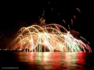 FUEGOS ARTIFICIALES EN BLANES, COSTA BRAVA